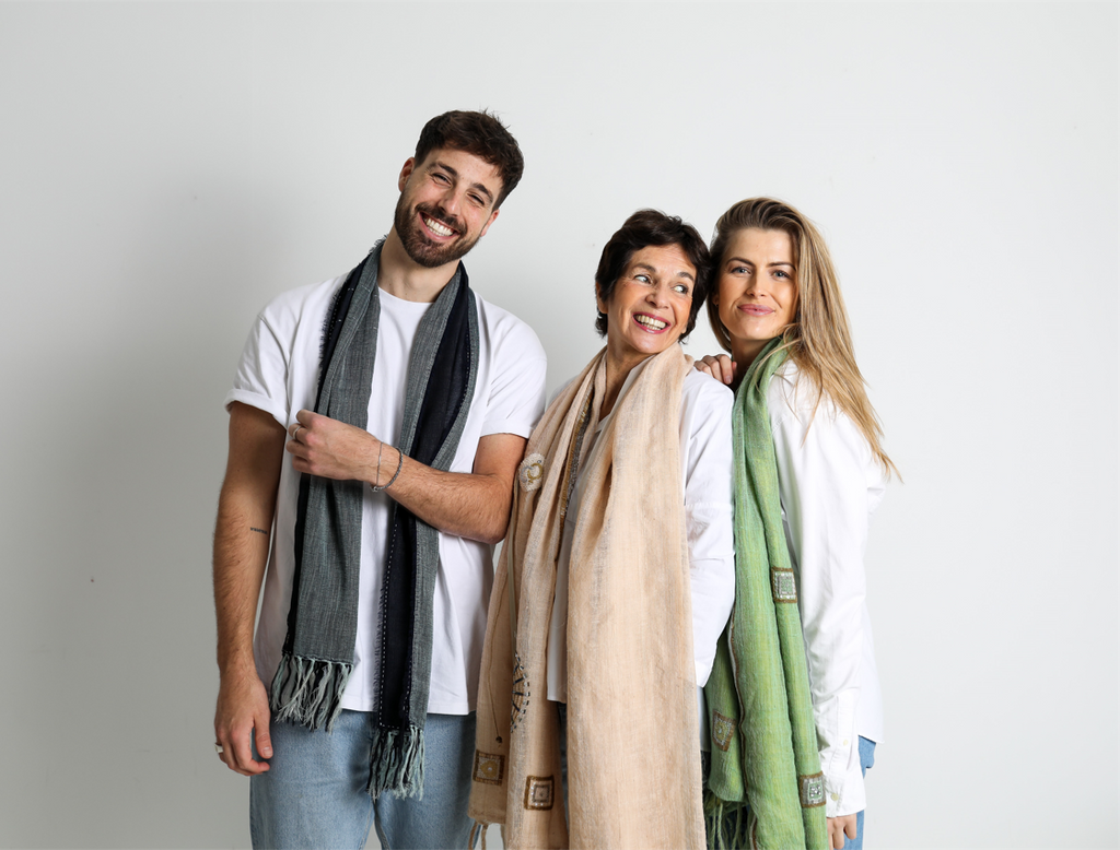CosmoQueen Foundation handgemaakte symbolische sjaals