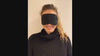 Een duurzaam, zijden oogmasker dat luchtdoorlatend is en een uiterst comfortabele pasvorm biedt. Dit oogmasker zorgt voor optimale lichtverduistering, waardoor het ideaal is voor ontspanning en een goede nachtrust