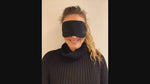 Een duurzaam, zijden oogmasker dat luchtdoorlatend is en een uiterst comfortabele pasvorm biedt. Dit oogmasker zorgt voor optimale lichtverduistering, waardoor het ideaal is voor ontspanning en een goede nachtrust